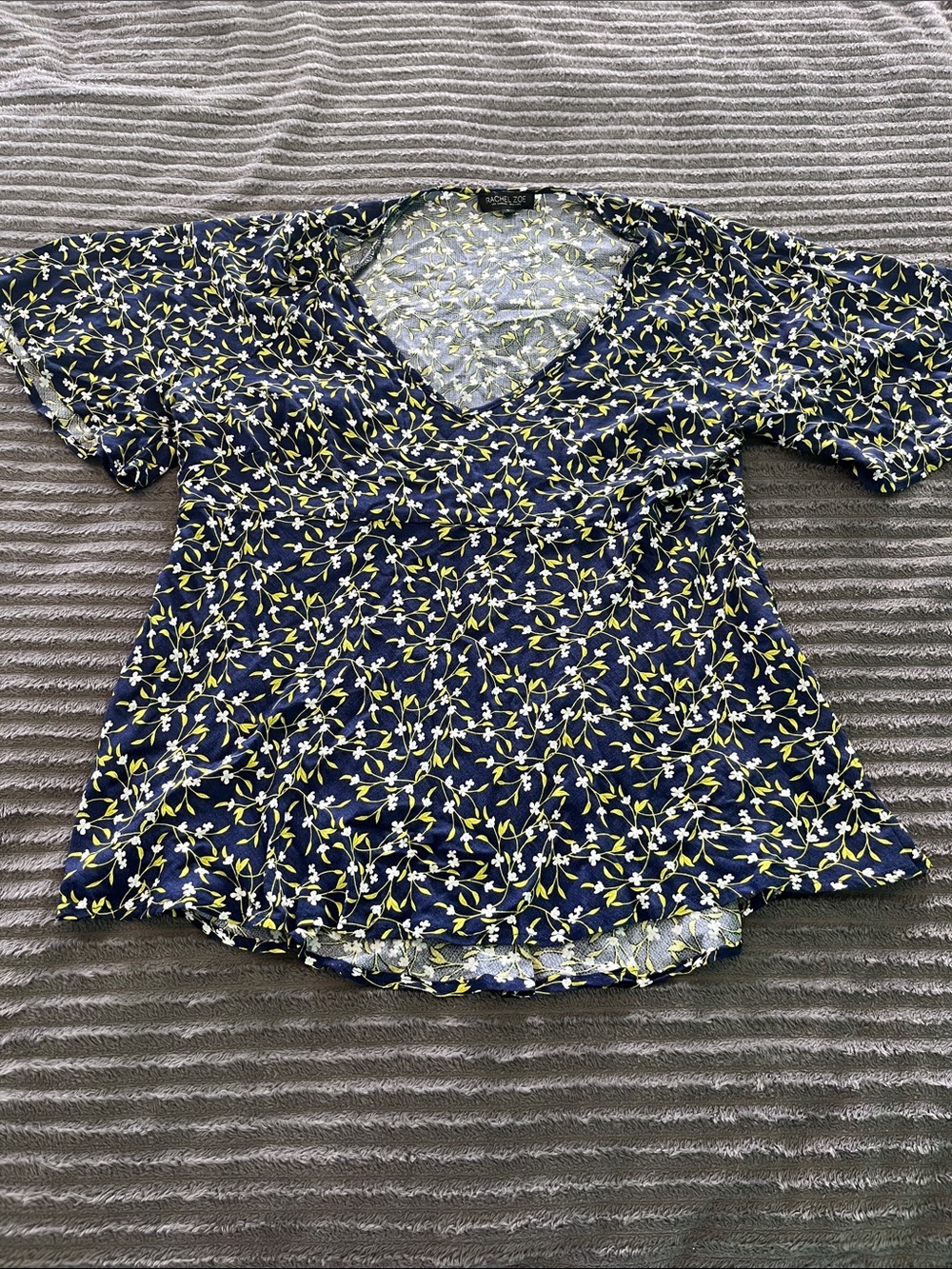 Floral short belle sleeved top